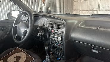 передний сиденья: Nissan Primera: 1995 г., 1.6 л, Ручные, Бензин, Седан — 8