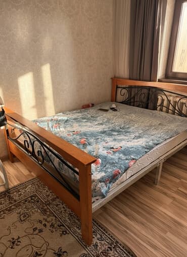 шкаф для вещей с полками: Двуспальная кровать с матрасом - Размер: визуально стандартный — 1