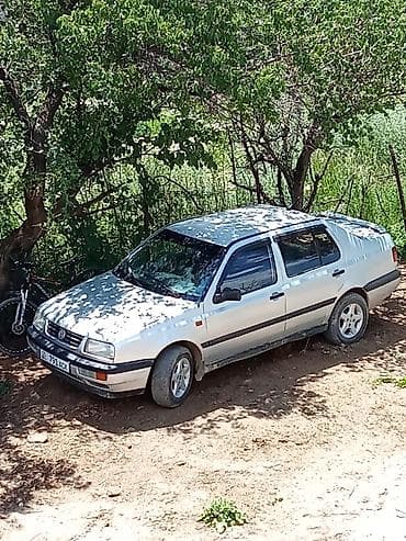 Унаа сатуу: Volkswagen Vento: 1993 г., 1.8 л, Кол менен иштөөчү, Бензин, Седан — 1