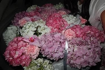 гыш ош: Пышная цветочная композиция в коробке Florista - Состав: крупные — 4
