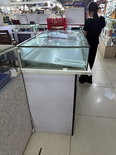 выставка: Срочно Продаю витрины 
Без места 
Цена за одну витрину
Количество 2шт — 4