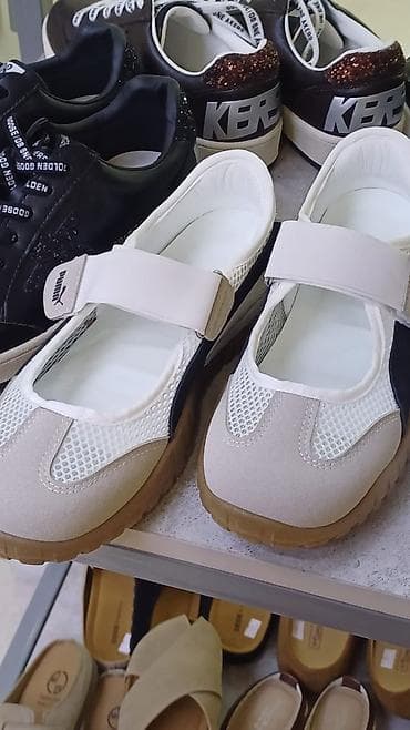 туфли женские бежевые: Кроссовки-тапочки в стиле Mary Jane с ремешком на липучке. - Два — 2