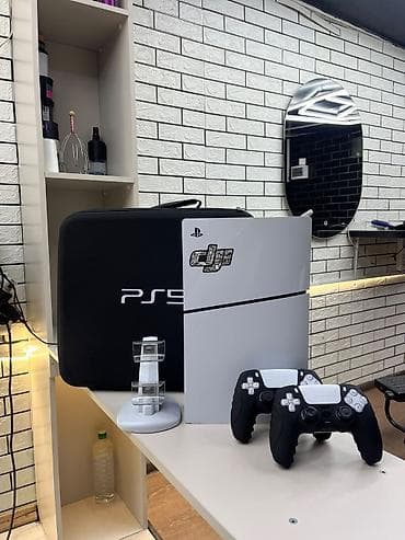 PS 5 слим на 1ТБ отличном состояние есть UFC 5 и подписка на 10 — 5