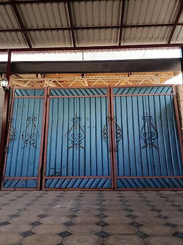 тиски кузнечные: Длина 3.70 м. Металлические распашные ворота из профнастила с коваными — 2