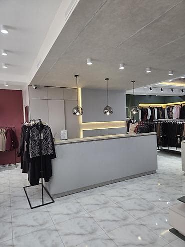 бишкек жер сатылат: Продаю коммерческое помещение.Действуйший магазин одежды.Первая — 4