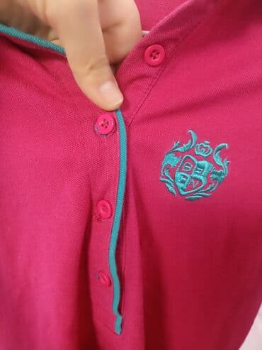 спортивное оборудование: Футболки — 2