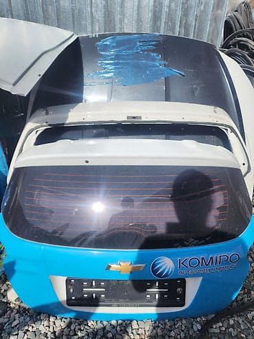 спарк дверь: Крышка багажника Chevrolet, Оригинал — 1