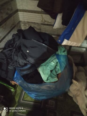 Мешок одежды оптом - Большой пакет с разными вещами: верхняя одежда