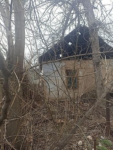 участки для строительства дома: Продаётся участок с домом под капитальную реконструкцию/снос. - — 2