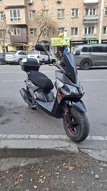 Макси-скутер 150 куб. см, Бензин, Б/у at lalafo.kg Макси-скутер 150 куб. см, Бензин, Б/у