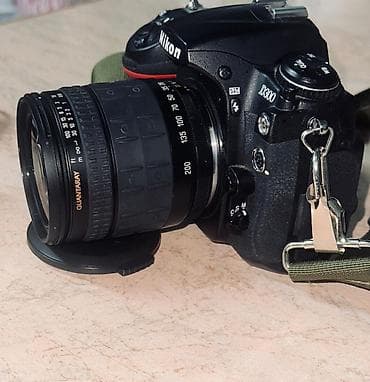 Зеркальная камера Nikon D300 с универсальным зум-объективом Quantaray
