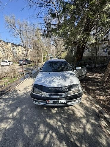 Toyota Avensis: 1998 г., Седан