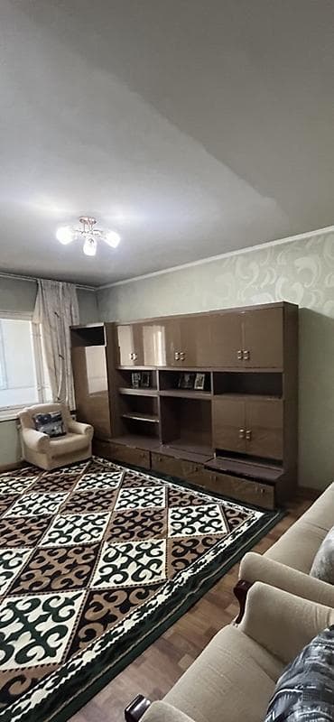 баткенский ковер: Шкаф для одежды и дома — 1
