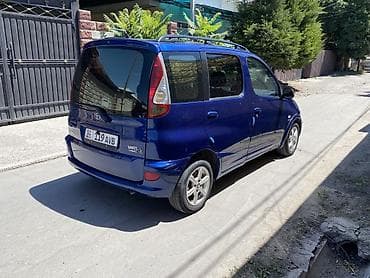 Toyota Yaris Verso: 2005 г., 1.3 л, Механика, Бензин, Минивэн — 6