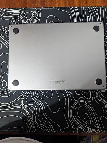 Ноутбуки Apple (MacBook): Продаю МакБук Эйр М2, состояние хорошее. В комплекте мышка — 3