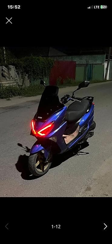 cvt: Скутер/максискутер 150–200 см³ класса (визуально — форм‑фактор Yamaha — 6