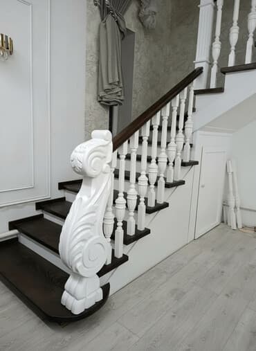 купить готовый деревянный туалет: Деревянная лестница Для дома, Вид дерева: Дуб, Форма лестницы: Прямая, Стиль: Классический — 1