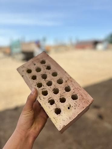 pop mart: Кирпич в поддонах 9 сом 
Качество высшее — 2