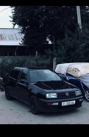 Volkswagen Vento: 1992 г., 2 л, Механика, Бензин, Седан — 2