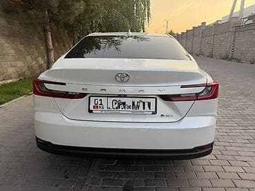 домик машина: Toyota Camry: 2025 г., 2.5 л, Автомат, Гибрид, Седан — 6