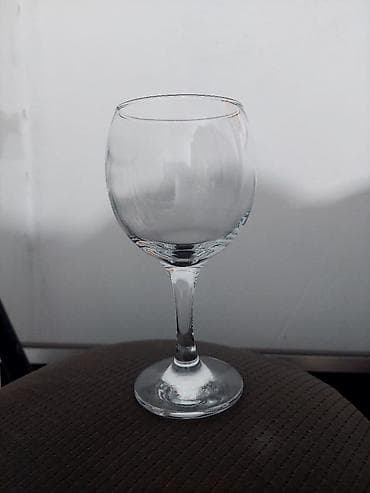стаканы для воды: Бокал для вина на ножке - Мзатериал: прозрачное стекло - Форма — 1
