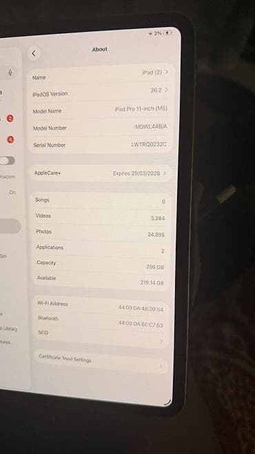 Планшеты: Apple iPad Pro 11″ (M5), Wi‑Fi, 256 ГБ, серебристый iPad заряжался — 3