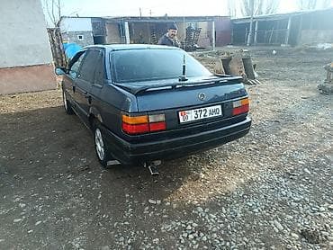 авто рынык: Volkswagen Passat: 1990 г., 1.8 л, Механика, Бензин, Седан — 3