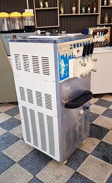 Профессиональный фризер для мягкого мороженого (напольный) - Три