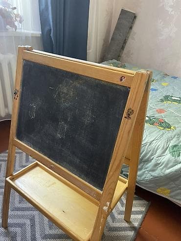 на стол: Парта, Б/у, С полками, Для девочки, Детская, Дерево, Самовывоз — 1