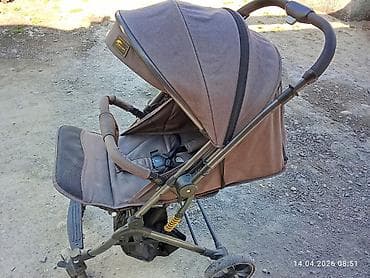 Прогулочная коляска Geoby (логотип на капюшоне) - Просторное сиденье