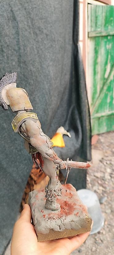Искусство и коллекционирование: Ручная фигурка «Гладиатор» - Авторская скульптура на подставке: воин — 3