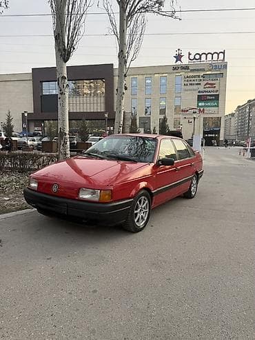 Volkswagen: Volkswagen Passat: 1988 г., 1.8 л, Механика, Бензин, Седан — 1