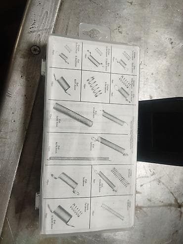 Саморезы по дереву: Набор пружин в пластиковом органайзере Состав: - Разнотипные пружины — 1