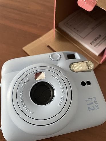 Техника и электроника: FUJIFILM Instax mini 12 — мгновенная камера в цвете Pastel Blue. Самая — 1