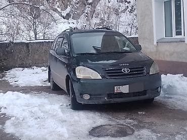 Toyota Avensis Verso: 2001 г., 2.4 л, Кол менен иштөөчү, Бензин, Вэн/Минивэн — 4