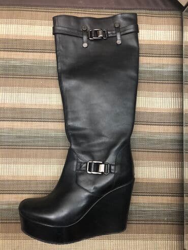 Кожаные Сапоги-деми, 36 размера, на платформе. В отличном состоянии