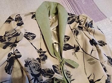 Женский костюм, размер 42-44. Одевали один раз. Состояние новое