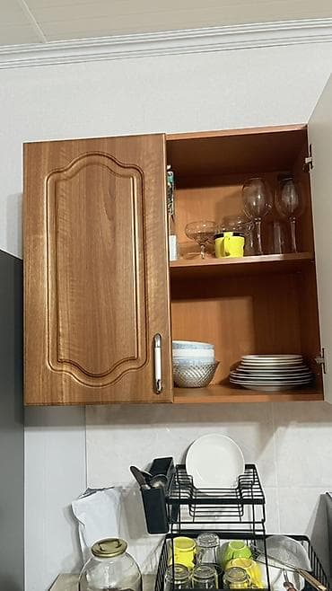 кухонные гарнитуры б: Продаётся кухонный гарнитур в хорошем состоянии. Материал российского — 2