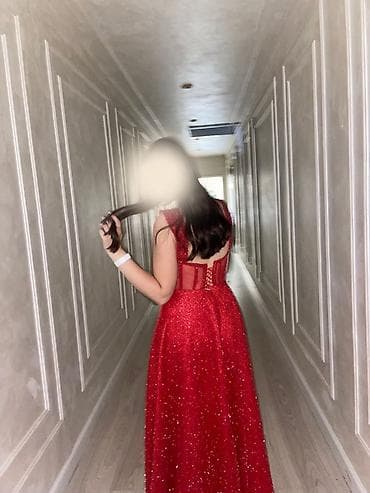 Брюки: Платье на выпускной ярко красного цвета. Надевала только один раз и то — 2