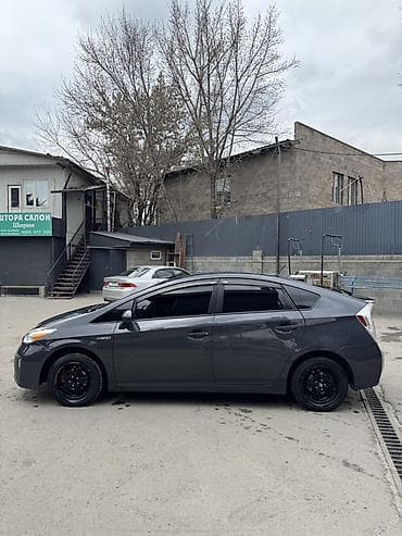 экономичный авто: Toyota Prius: 2013 г., 1.8 л, Вариатор, Гибрид, Хэтчбэк — 6