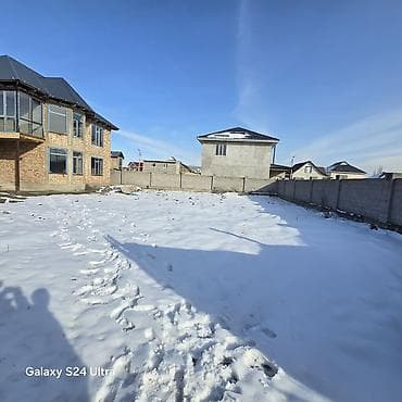 дачный участок с бектоо: Продаётся участок с кирпичным двухэтажным домом и хозблоком в — 2