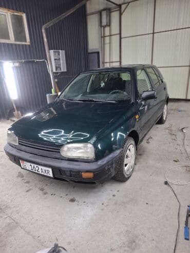 type r: Хэтчбек компакт‑класса, 5‑дверный. Темно‑зеленый цвет — 2