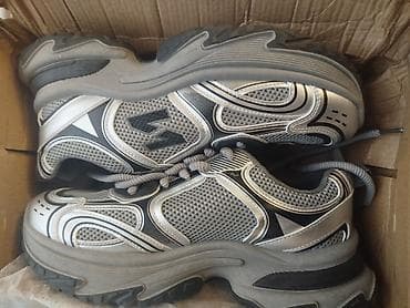 nike react: 41- размер. Толстая подошва которая увеличивает рост при ношении на — 7