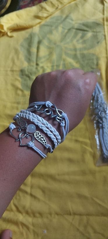 айфоны бесплатно: Браслеты отдам за большой твикс — 2