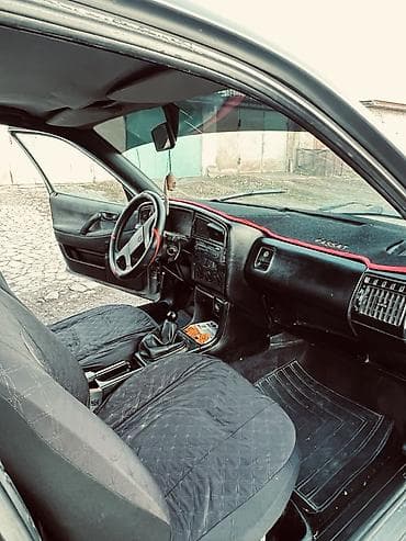 Volkswagen Passat: 1988 г., 1.8 л, Механика, Седан — 6