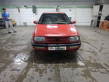 Volkswagen Vento: 1993 г., 2 л, Механика, Бензин, Седан