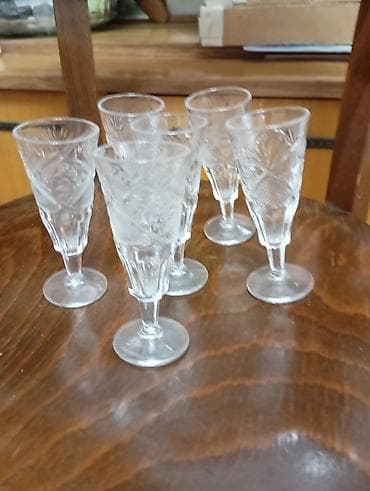 стопки перевёртыши: Набор из 6 маленьких рюмок на ножке. - Материал: прозрачное стекло. - — 1