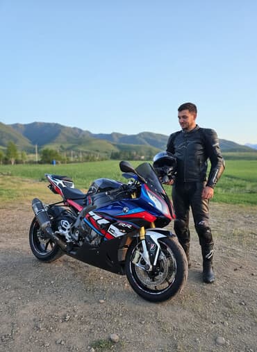 Спортбайк BMW, 1000 куб. см, Бензин