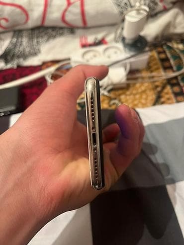 IPhone X, Б/у, 64 ГБ, Серебристый, Чехол, 72 %