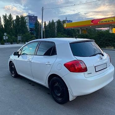Унаа: Toyota Auris: 2008 г., 1.4 л, Кол менен иштөөчү, Бензин, Хетчбек — 4